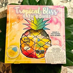 Horizon Group Tropical Bliss Bath Bomb Kit NWT